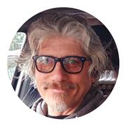 Architetto impartisce lezioni di Storia dell'Arte